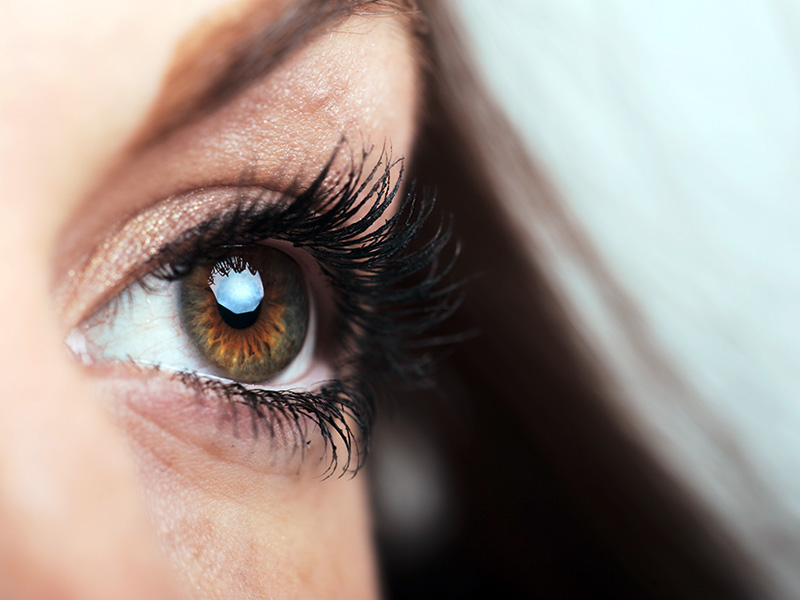 Oční mast, kapky nebo gel? Suchým očím prokazatelně pomáhají gelové oční kapky